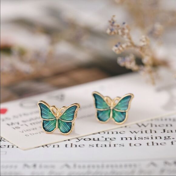 5/$25 BUTTERFLY 🦋 STUDS - Picture 2 of 6